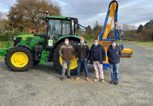 O Concello de Brión inviste máis de 150.000 euros na compra dun novo tractor e dunha rozadoira para a brigada municipal de obras